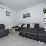 Luxury White Sails With A Multi Sport Court And Sea View * Pinezići