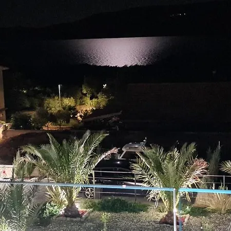 Luxury White Sails With A Multi Sport Court And Sea View וילה Pinezići