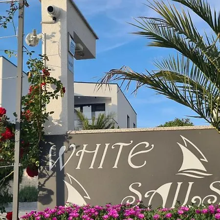 Luxury White Sails With A Multi Sport Court And Sea View * Pinezići