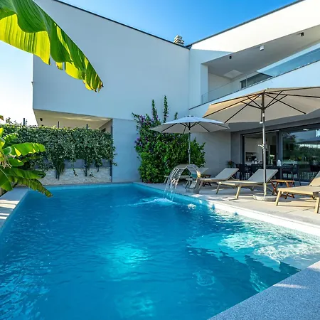 Villa Luxury White Sails With A Multi Sport Court And Sea View *