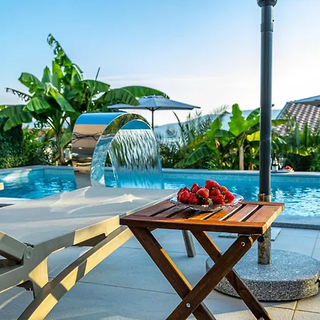 Villa Luxury White Sails With A Multi Sport Court And Sea View *