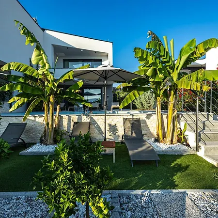 Villa Luxury White Sails With A Multi Sport Court And Sea View *