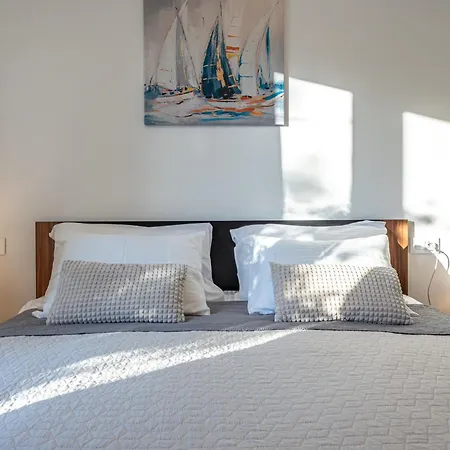 Luxury White Sails With A Multi Sport Court And Sea View 빌라 Pinezići