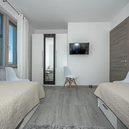 Luxury White Sails With A Multi Sport Court And Sea View Willa *