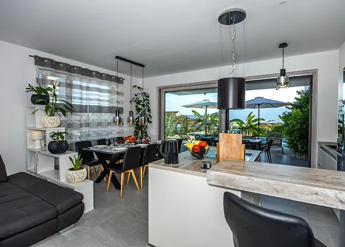 Luxury White Sails With A Multi Sport Court And Sea View *