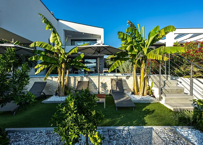 Vila Luxury White Sails With A Multi Sport Court And Sea View *