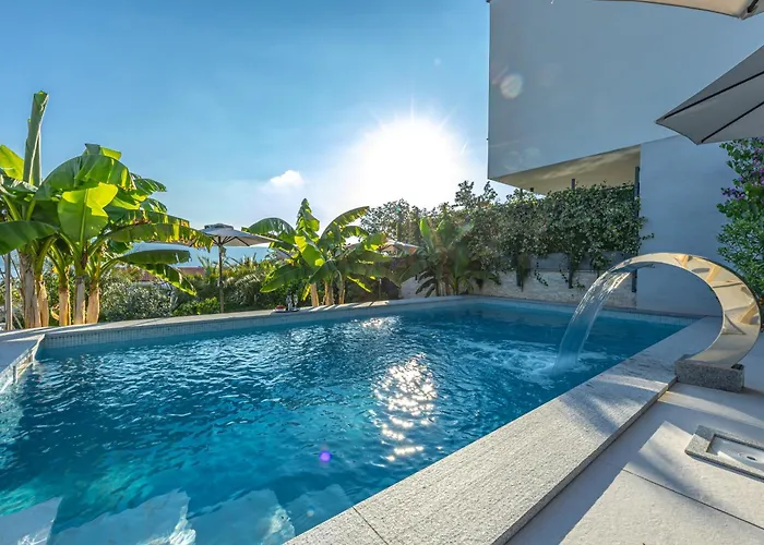 Luxury White Sails With A Multi Sport Court And Sea View Villa