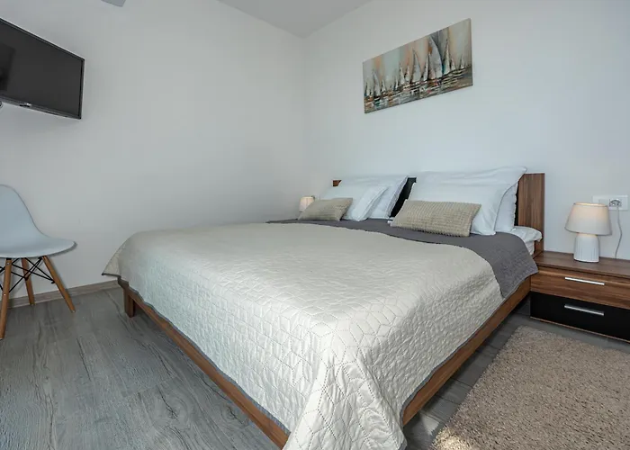 Luxury White Sails With A Multi Sport Court And Sea View Vila *