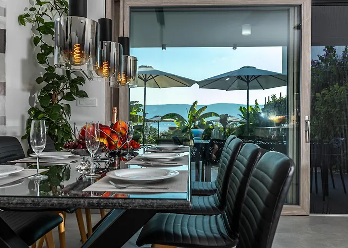 Luxury White Sails With A Multi Sport Court And Sea View Vila *