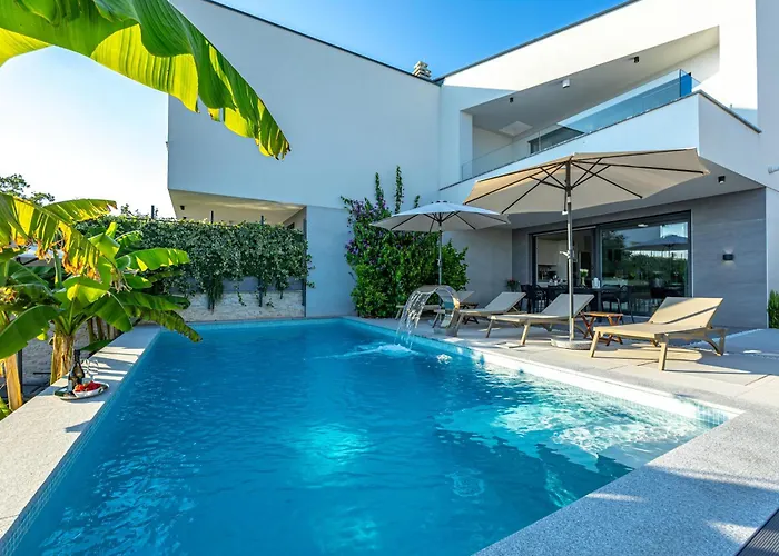 Villa Luxury White Sails With A Multi Sport Court And Sea View *