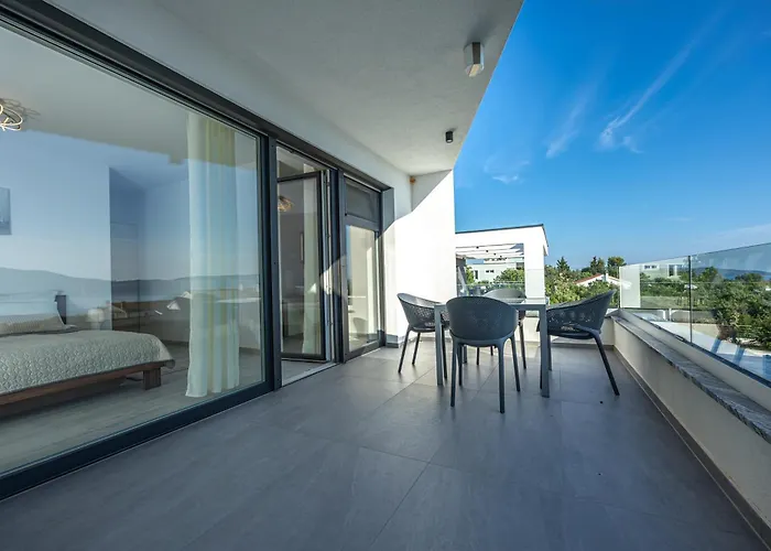 Luxury White Sails With A Multi Sport Court And Sea View Vila Pinezići