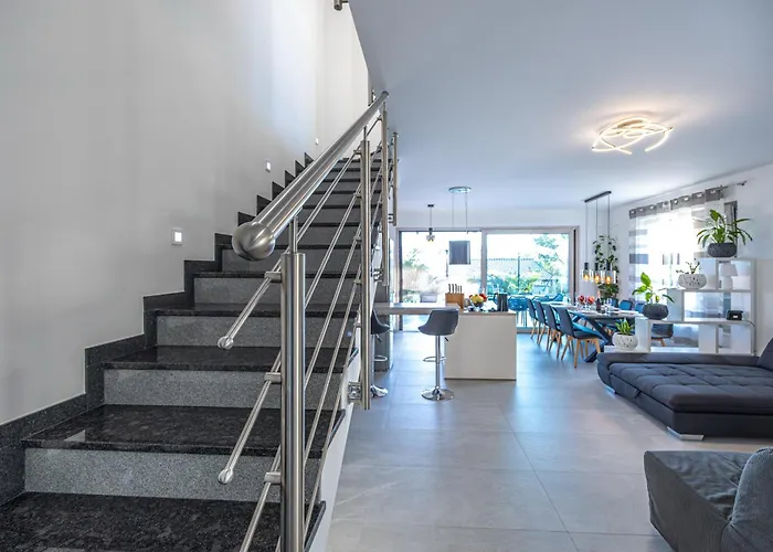 Luxury White Sails With A Multi Sport Court And Sea View Villa *