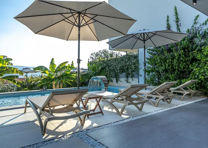 Luxury White Sails With A Multi Sport Court And Sea View Vila