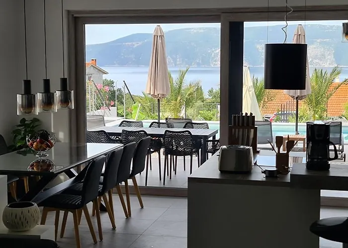 Luxury White Sails With A Multi Sport Court And Sea View Vila
