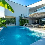 Villa Luxury White Sails With A Multi Sport Court And Sea View *