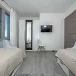 Luxury White Sails With A Multi Sport Court And Sea View فيلة *