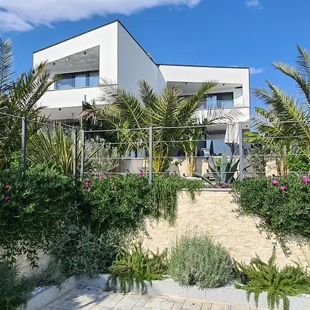 Luxury White Sails With A Multi Sport Court And Sea View Villa *